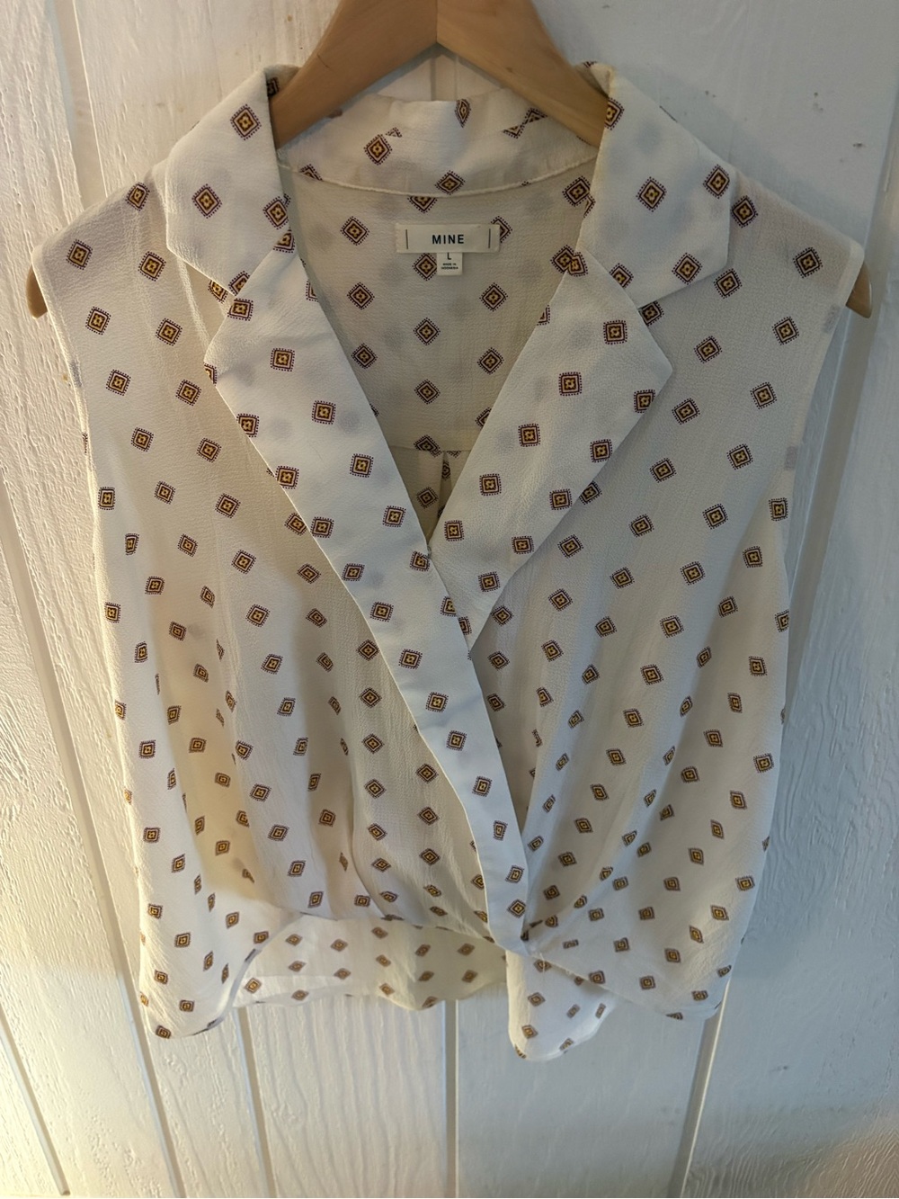 MINE White Sleeveless Knot-Front Printed Blouse